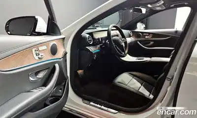 Mercedes-Benz E-Class 2022 2.0 Автомат в Москве № 142859, миниатюра 12