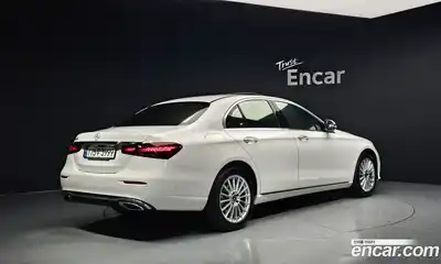 Mercedes-Benz E-Class 2022 2.0 Автомат в Москве № 142859, миниатюра 2