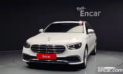 Mercedes-Benz E-Class 2022 2.0 Автомат в Москве № 142859, миниатюра 3