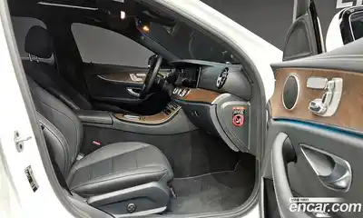 Mercedes-Benz E-Class 2022 2.0 Автомат в Москве № 142859, миниатюра 10