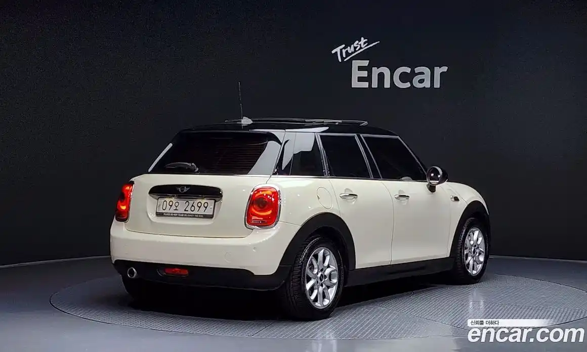 Mini Cooper 2018 1.5 Автомат в Москве № 153960, фото 11