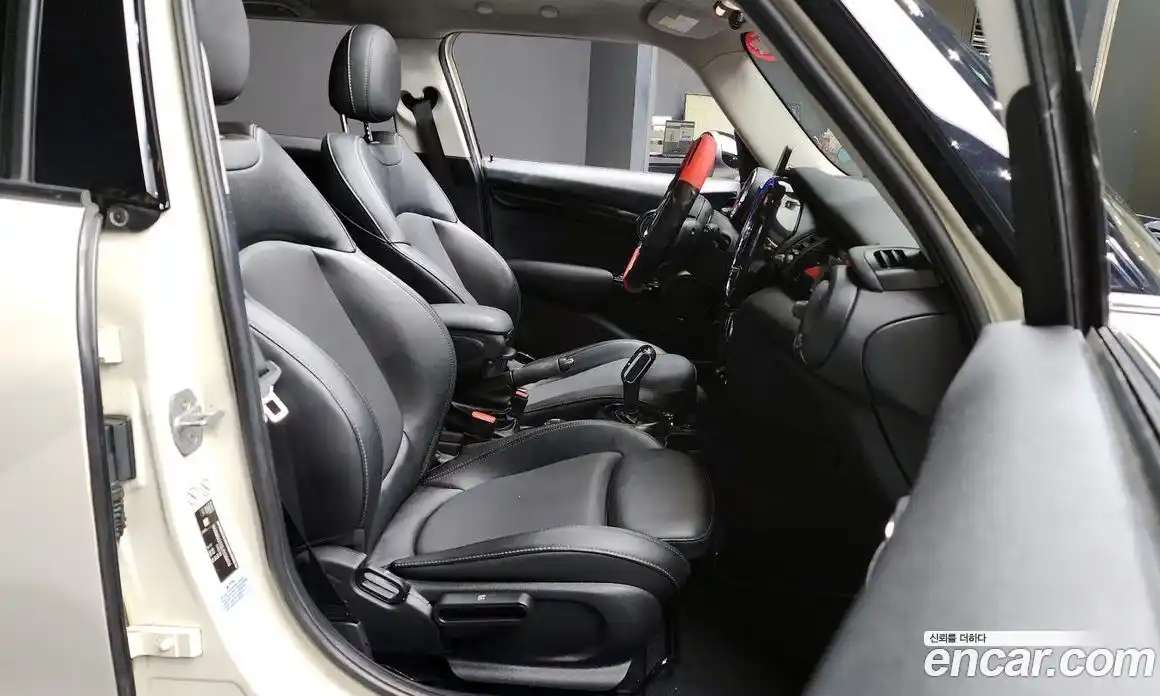 Mini Cooper 2018 1.5 Автомат в Москве № 153960, фото 13