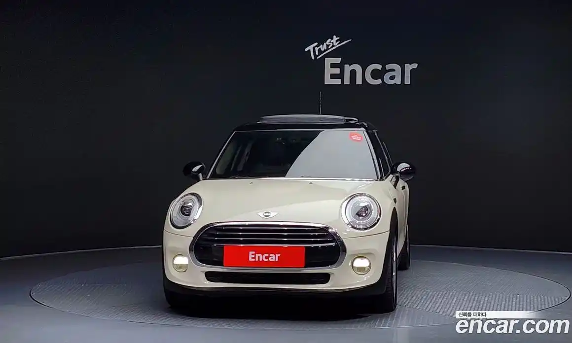 Mini Cooper 2018 1.5 Автомат в Москве № 153960, фото 17