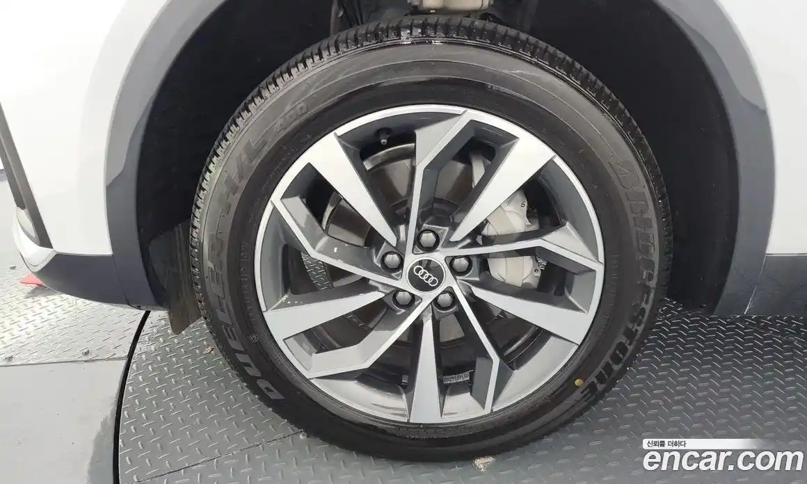 Audi Q5 2023 2.0 Автомат в Москве № 162637, фото 13