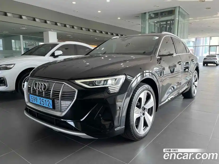 Audi e-tron 2023 Автомат в Москве № 163968, фото 1