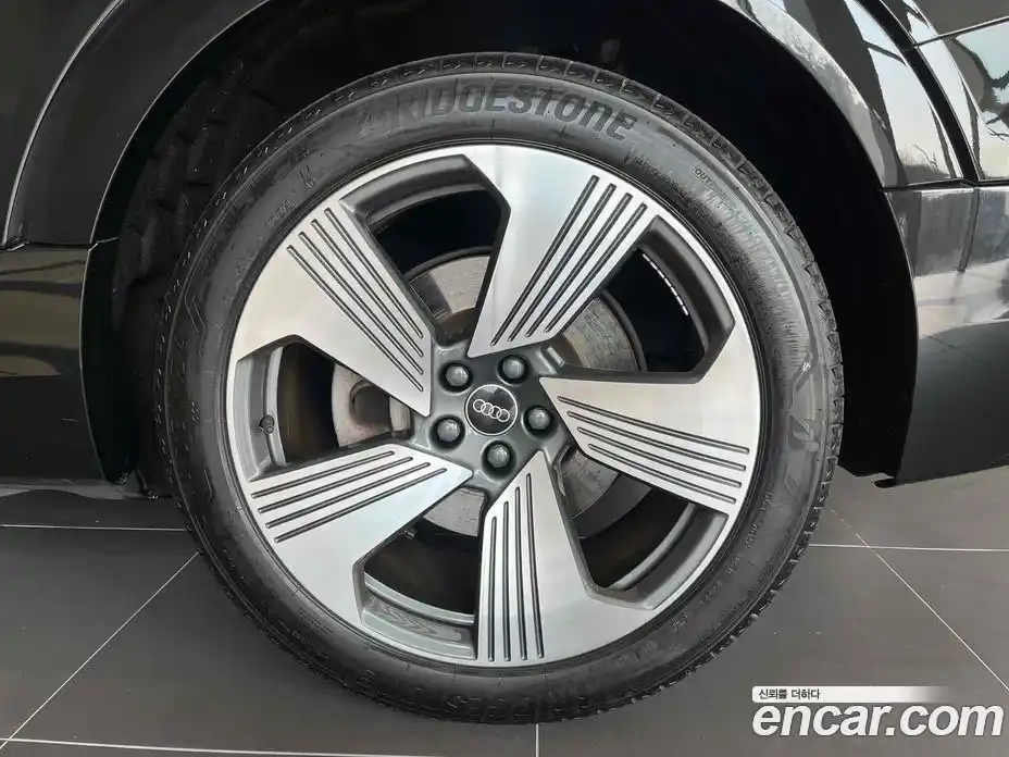 Audi e-tron 2023 Автомат в Москве № 163968, фото 5