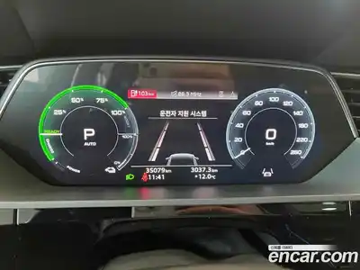 Audi e-tron 2023 Автомат в Москве № 163968, миниатюра 8