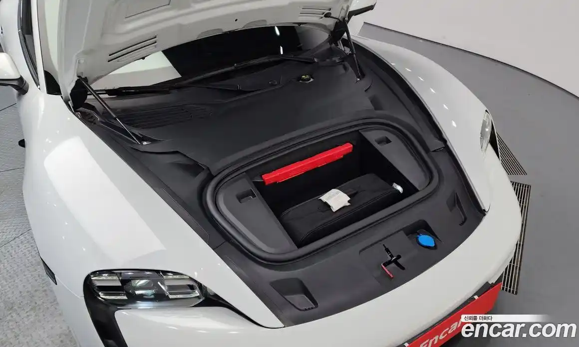 Porsche Taycan 2023 0.1 Автомат в Москве № 164986, фото 8