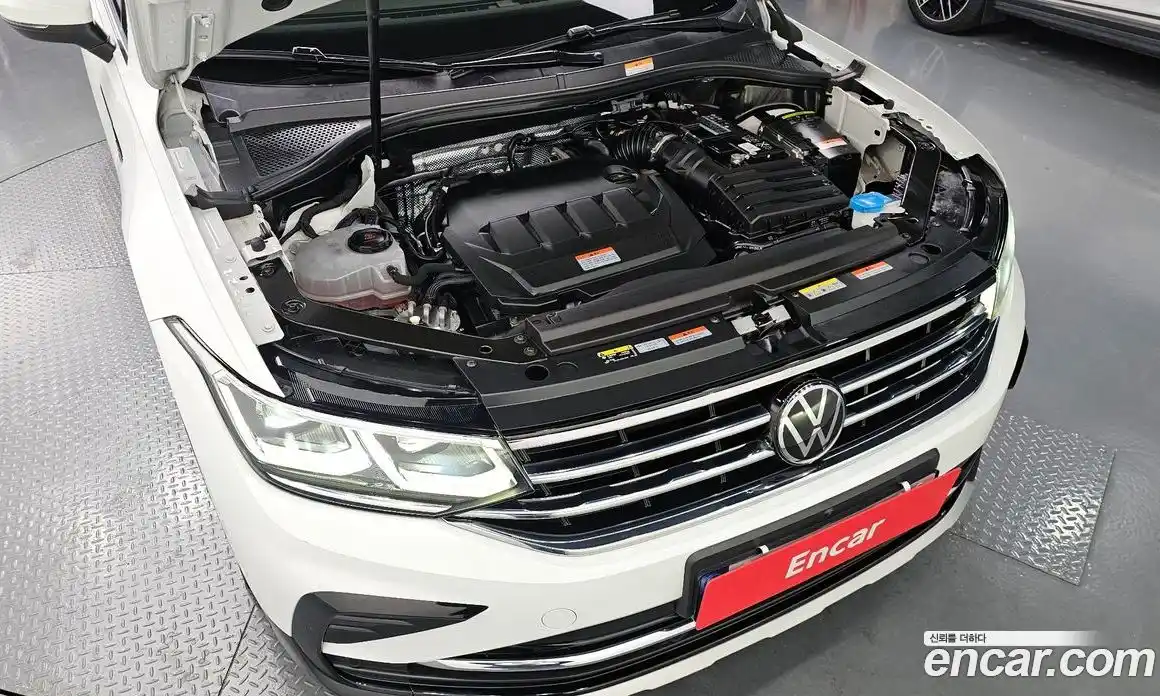 Volkswagen Tiguan 2023 2.0 Автомат в Москве № 168810, фото 19
