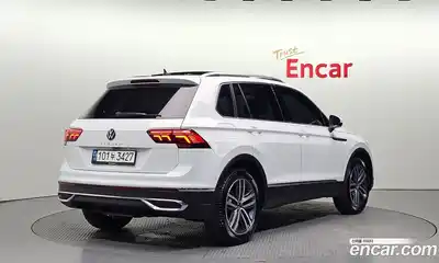 Volkswagen Tiguan 2021 2.0 Автомат в Москве № 168905, миниатюра 2