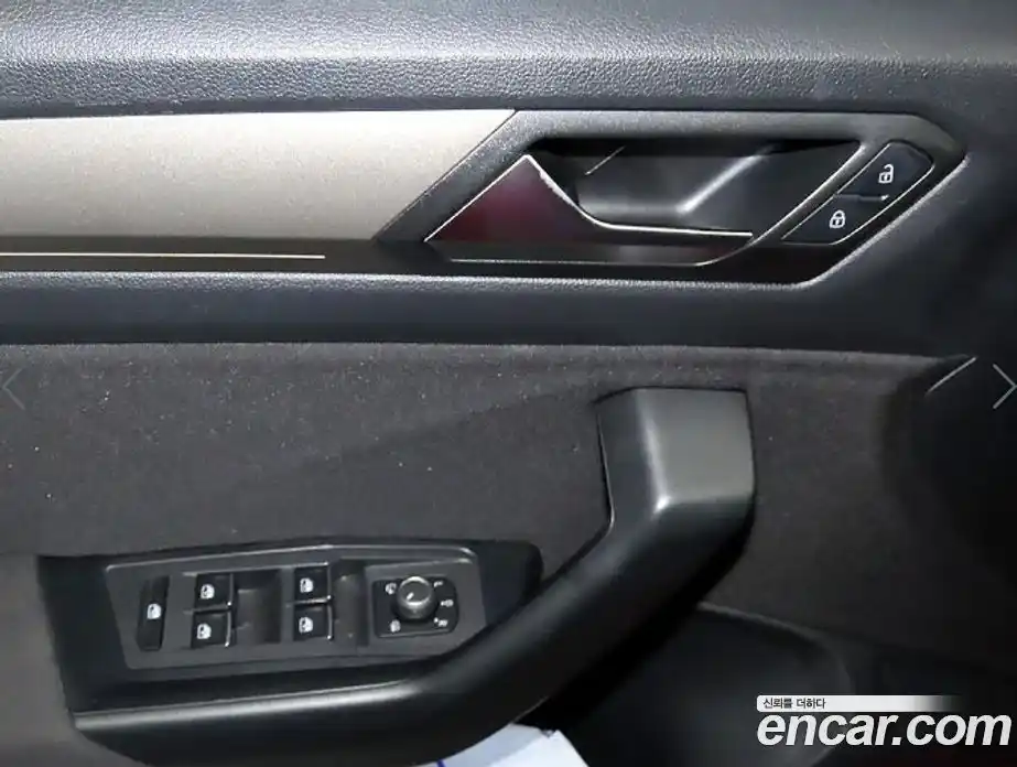 Volkswagen T-Roc 2021 2.0 Автомат в Москве № 169197, фото 14