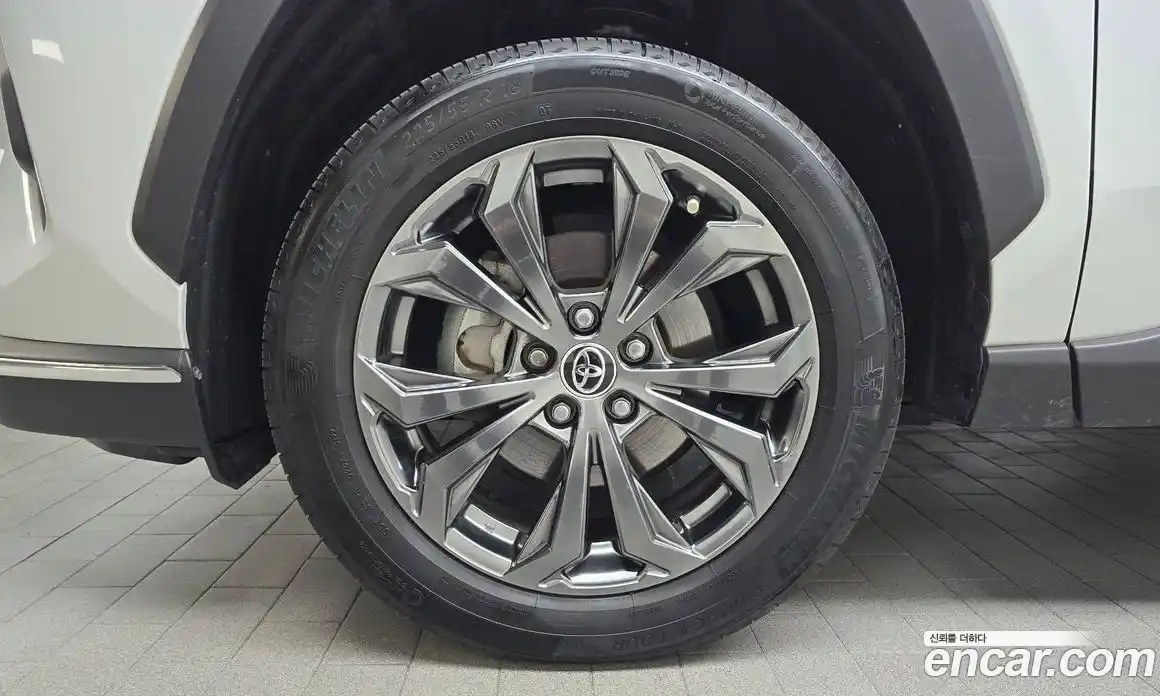 Toyota RAV4 2023 2.5 Автомат в Москве № 170133, фото 16