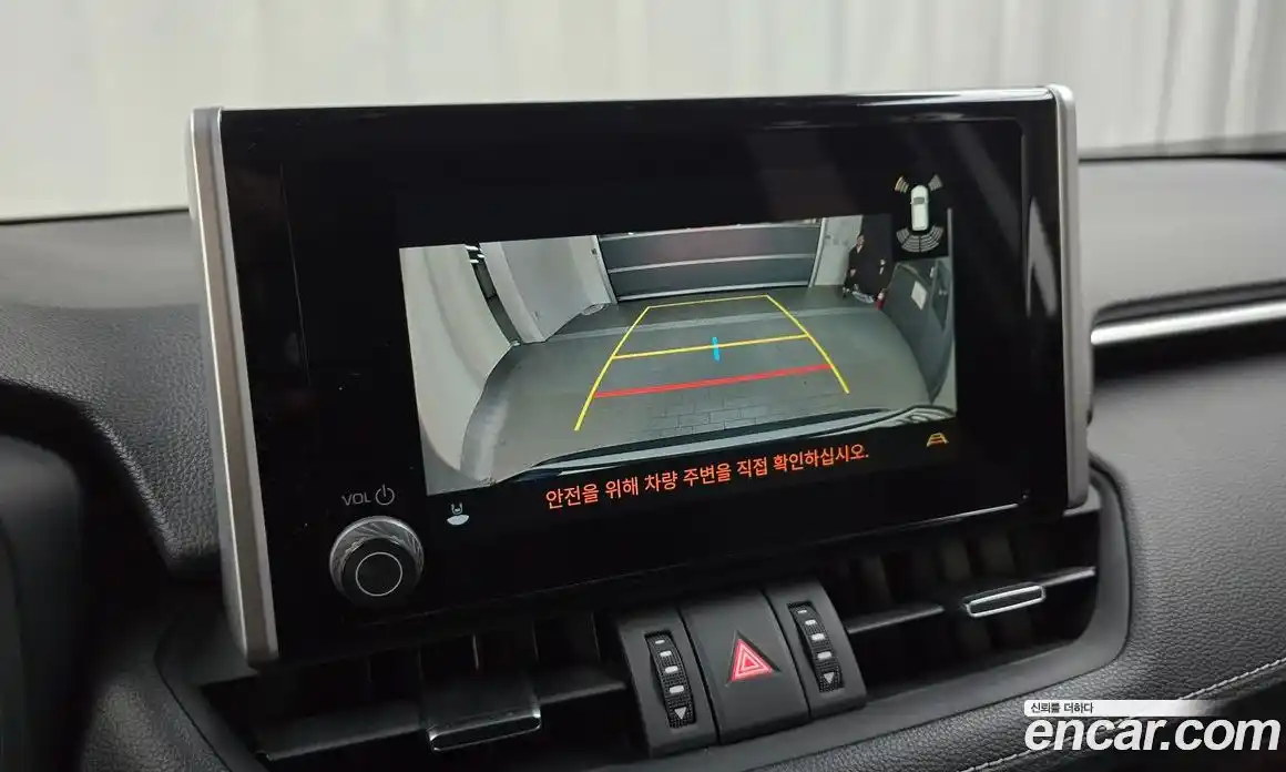 Toyota RAV4 2023 2.5 Автомат в Москве № 170133, фото 3