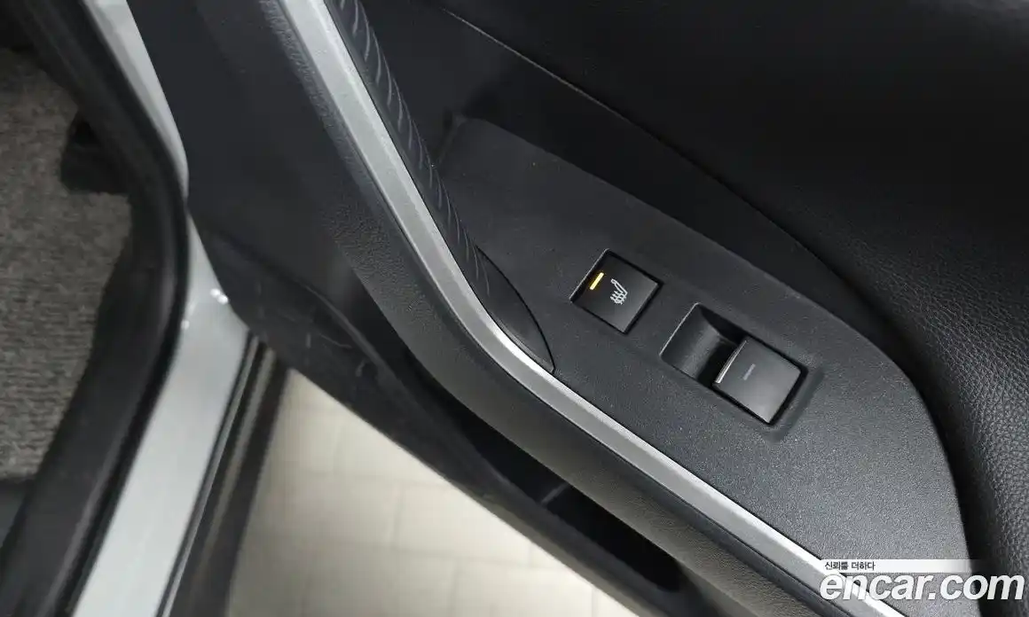 Toyota RAV4 2023 2.5 Автомат в Москве № 170133, фото 9