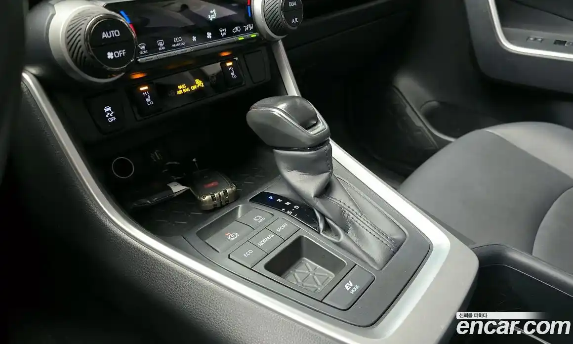 Toyota RAV4 2023 2.5 Автомат в Москве № 170170, фото 9