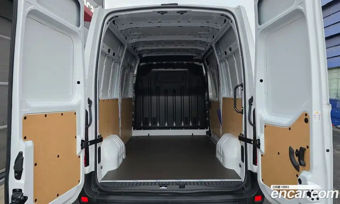 Renault Master 2024 2.3 Механическая в Москве № 176224, фото 17