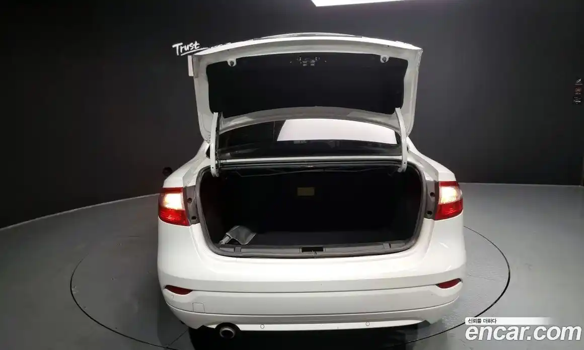 Renault SM3 2015 1.6 Автомат в Москве № 208689, фото 13