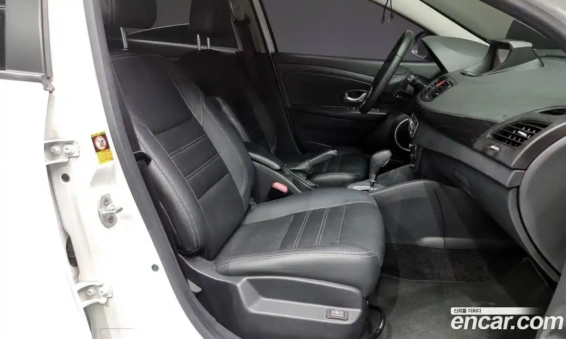 Renault SM3 2015 1.6 Автомат в Москве № 208689, фото 15