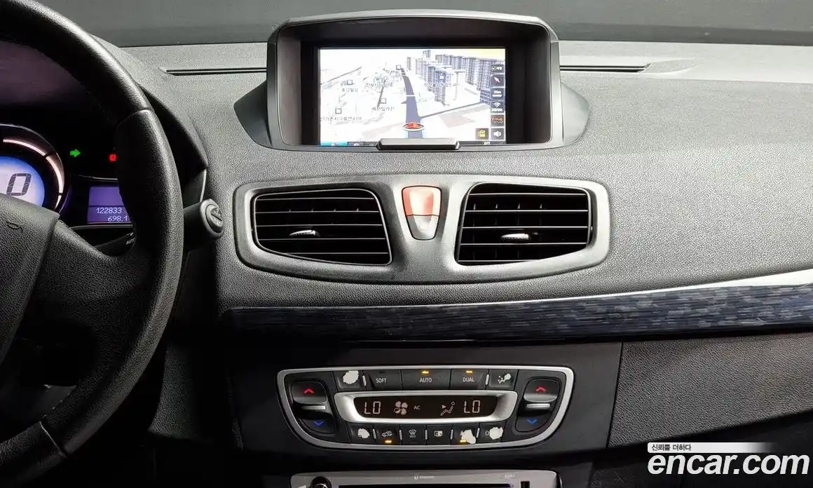 Renault SM3 2015 1.6 Автомат в Москве № 208689, фото 17