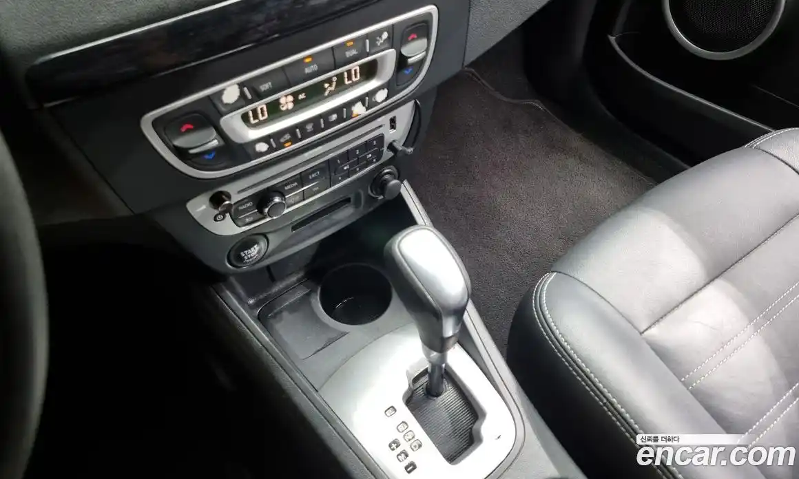 Renault SM3 2015 1.6 Автомат в Москве № 208689, фото 20