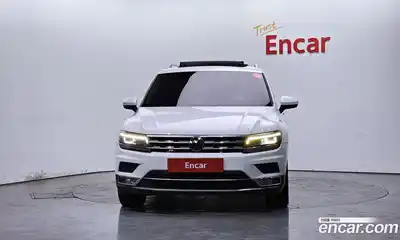 Volkswagen Tiguan 2018 2.0 Автомат в Москве № 215118, миниатюра 3