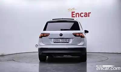 Volkswagen Tiguan 2018 2.0 Автомат в Москве № 215118, миниатюра 4