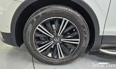 Volkswagen Tiguan 2018 2.0 Автомат в Москве № 215118, миниатюра 5