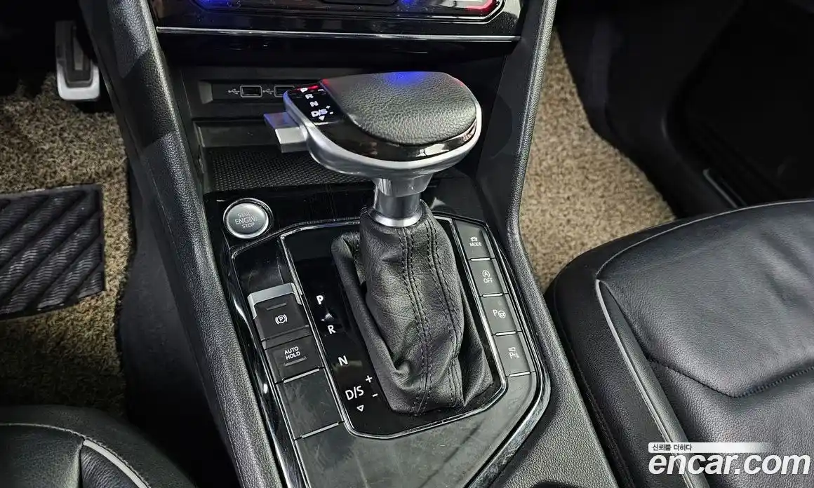 Volkswagen Tiguan 2018 2.0 Автомат в Москве № 215118, фото 9