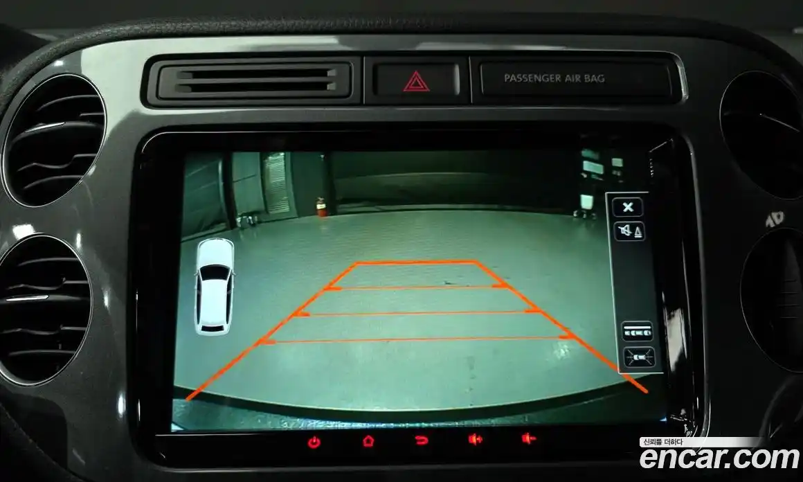 Volkswagen Tiguan 2014 2.0 Автомат в Москве № 215200, фото 11