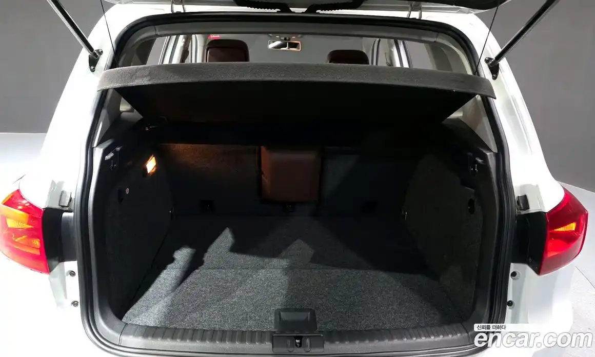 Volkswagen Tiguan 2014 2.0 Автомат в Москве № 215200, фото 13