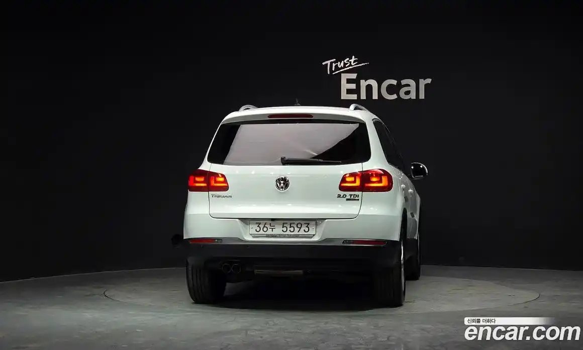 Volkswagen Tiguan 2014 2.0 Автомат в Москве № 215200, фото 14