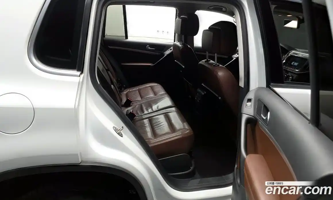 Volkswagen Tiguan 2014 2.0 Автомат в Москве № 215200, фото 15