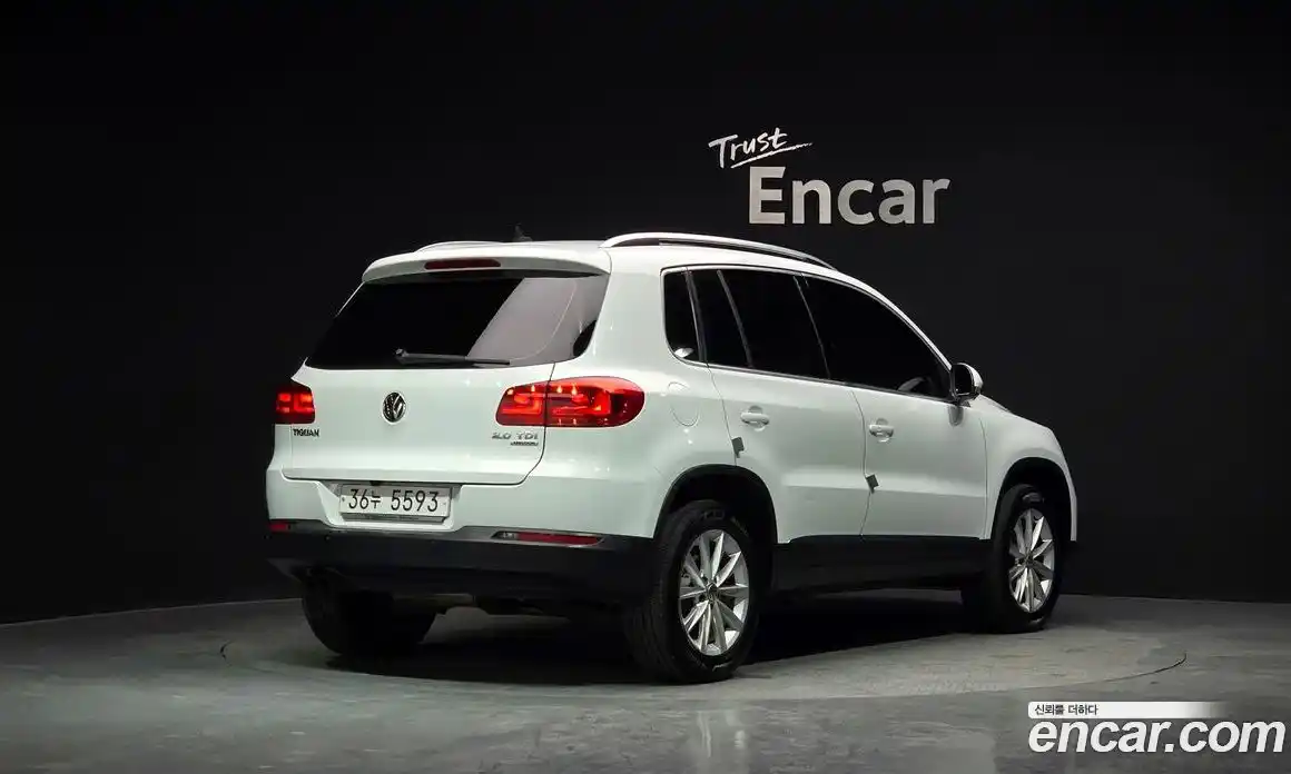 Volkswagen Tiguan 2014 2.0 Автомат в Москве № 215200, фото 3