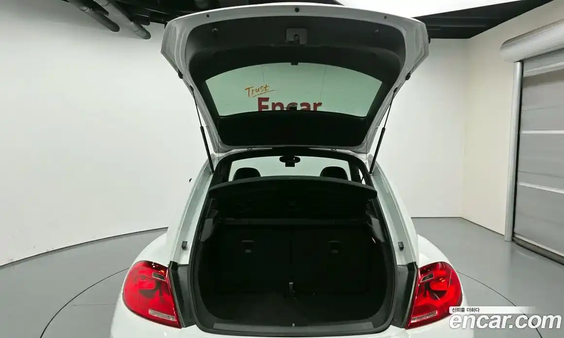 Volkswagen Beatle 2015 2.0 Автомат в Москве № 232225, фото 15