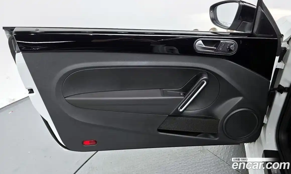 Volkswagen Beatle 2015 2.0 Автомат в Москве № 232225, фото 19