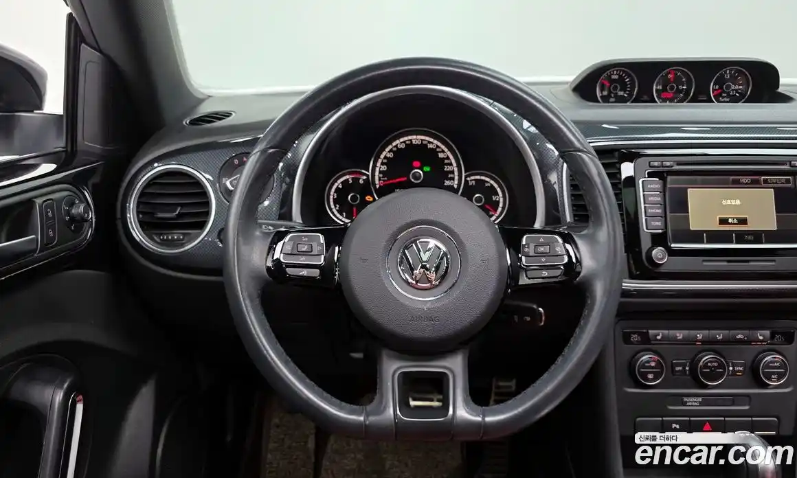 Volkswagen Beatle 2015 2.0 Автомат в Москве № 232225, фото 3