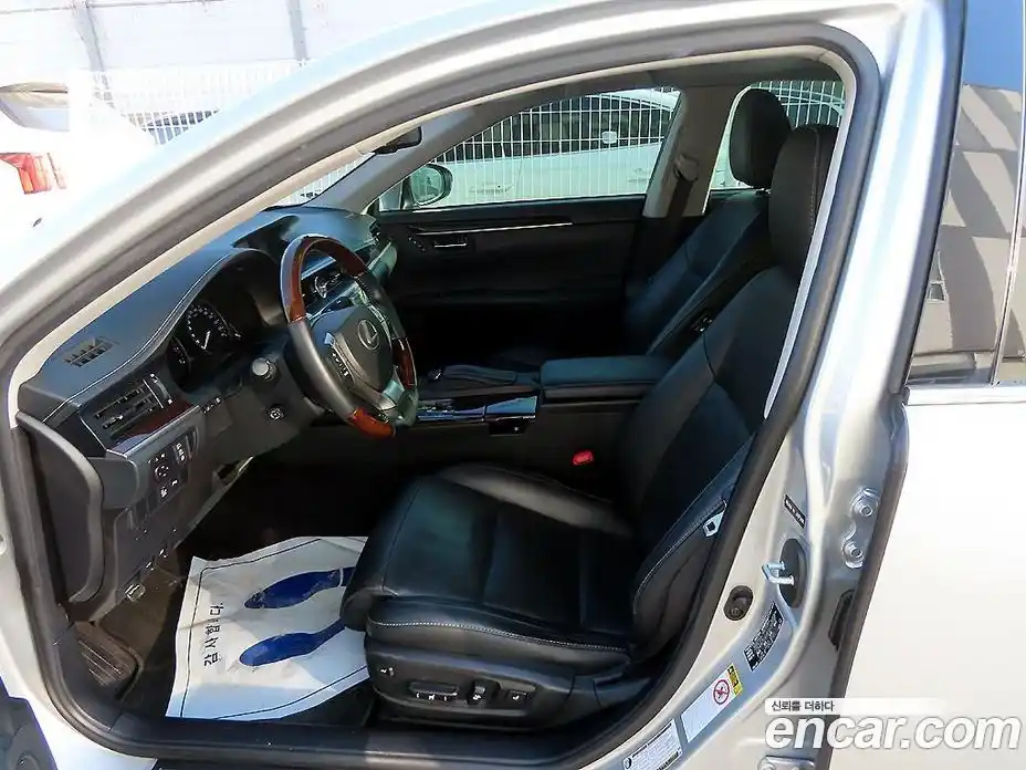 Lexus ES 2015 3.5 Автомат в Москве № 254384, фото 5