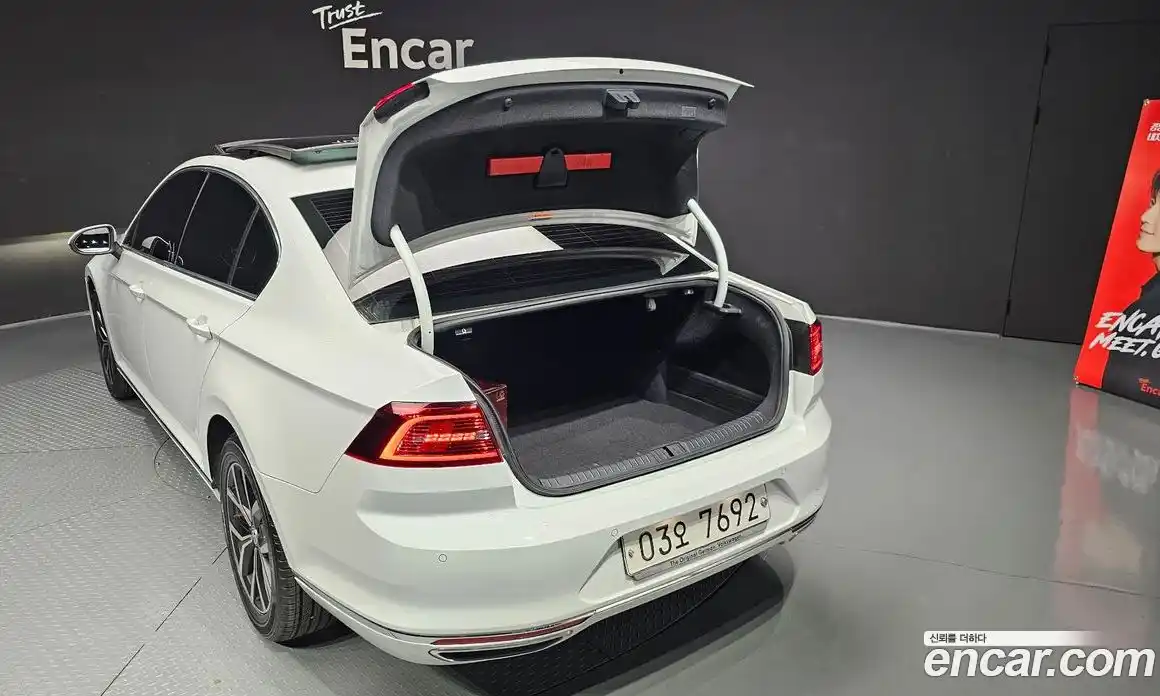 Volkswagen Passat 2018 2.0 Автомат в Москве № 301346, фото 18