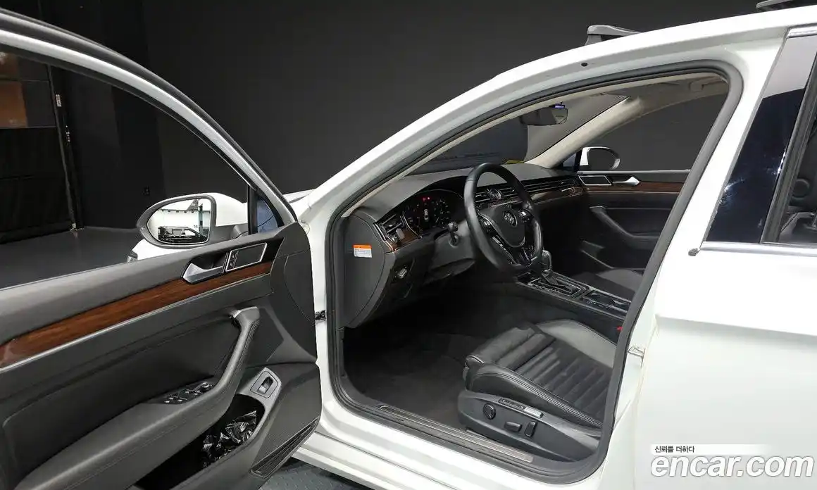 Volkswagen Passat 2018 2.0 Автомат в Москве № 301346, фото 19