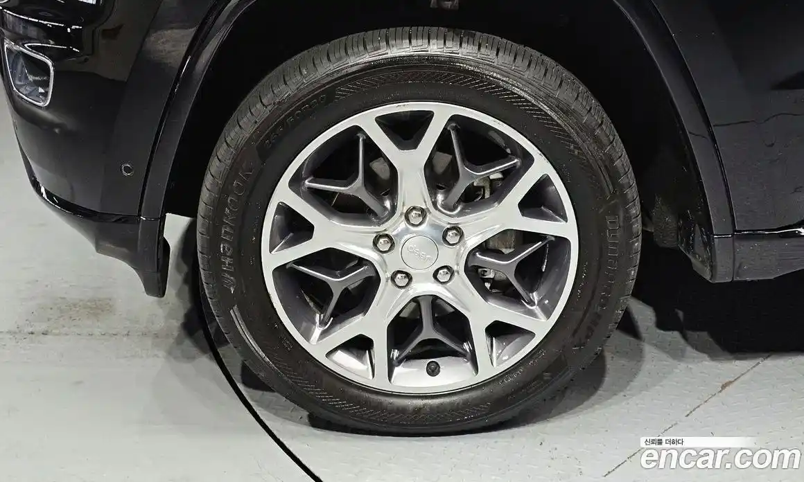 Jeep Cherokee 2019 3.6 Автомат в Москве № 302398, фото 19