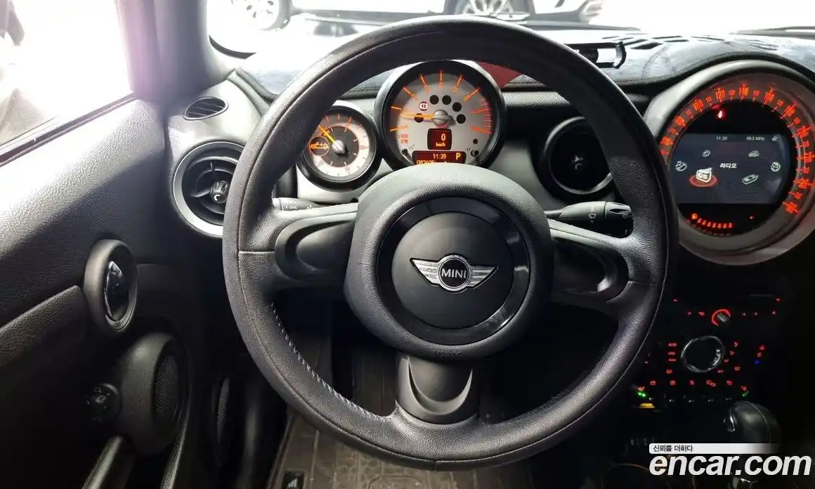 Mini Cooper Convertible 2014 1.6 Автомат в Москве № 317233, фото 13
