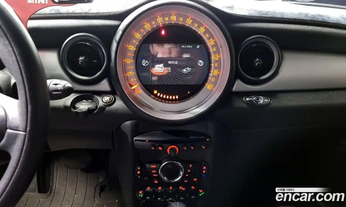 Mini Cooper Convertible 2014 1.6 Автомат в Москве № 317233, фото 14