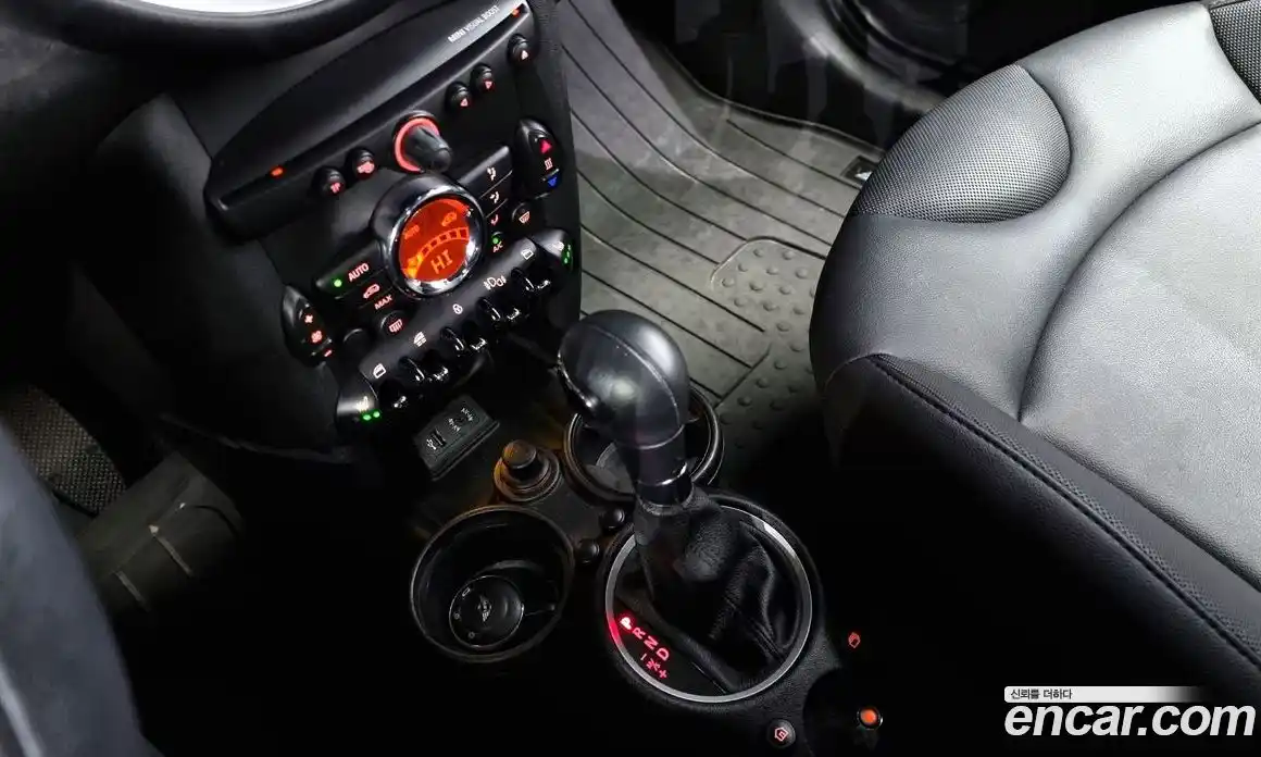 Mini Cooper Convertible 2014 1.6 Автомат в Москве № 317233, фото 9