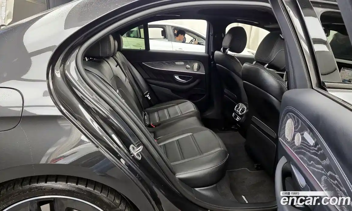 Mercedes-Benz E-Class 2023 3.0 Автомат в Москве № 494254, фото 12