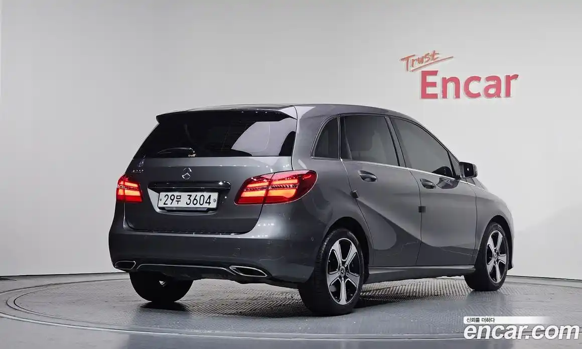 Mercedes-Benz B-Class 2018 2.0 Автомат в Москве № 495085, фото 2