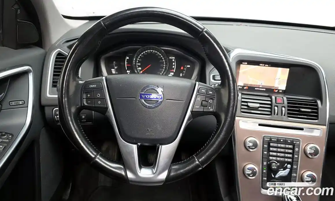 Volvo XC60 2017 2.0 Автомат в Москве № 497750, фото 13