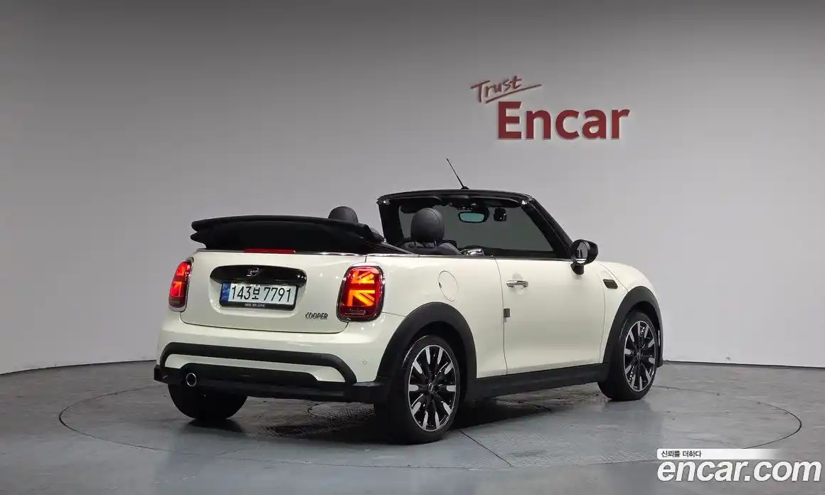 Mini Cooper Convertible 2022 1.5 Автомат в Москве № 499131, фото 1