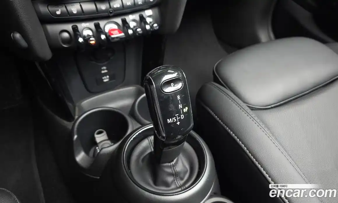 Mini Cooper Convertible 2022 1.5 Автомат в Москве № 499131, фото 8