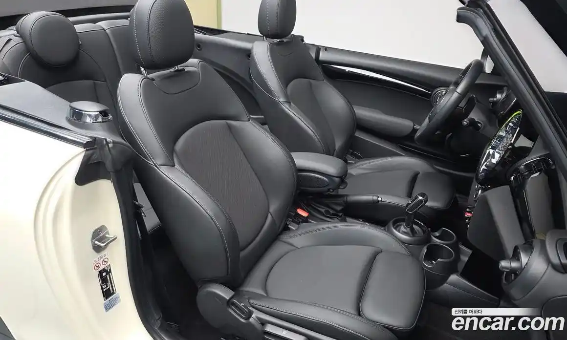 Mini Cooper Convertible 2022 1.5 Автомат в Москве № 499131, фото 9