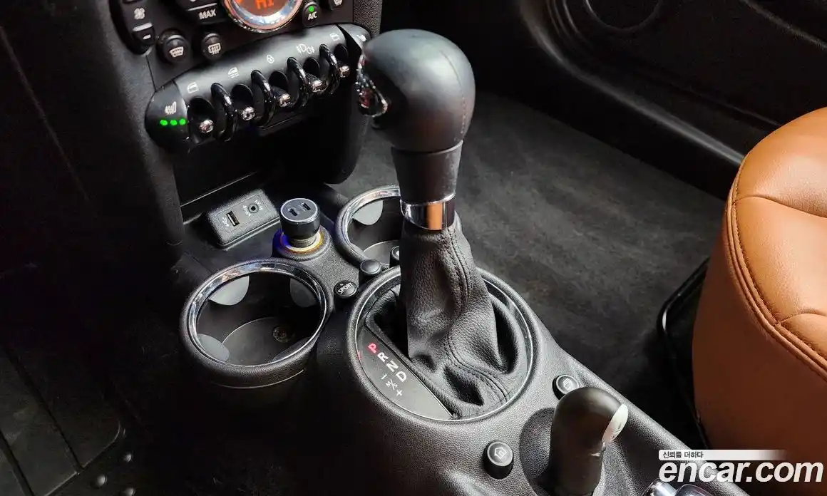 Mini Cooper Convertible 2015 1.6 Автомат в Москве № 499240, фото 9